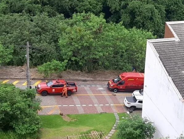 Acidente entre carro e moto deixa pessoa ferida em Volta Redonda