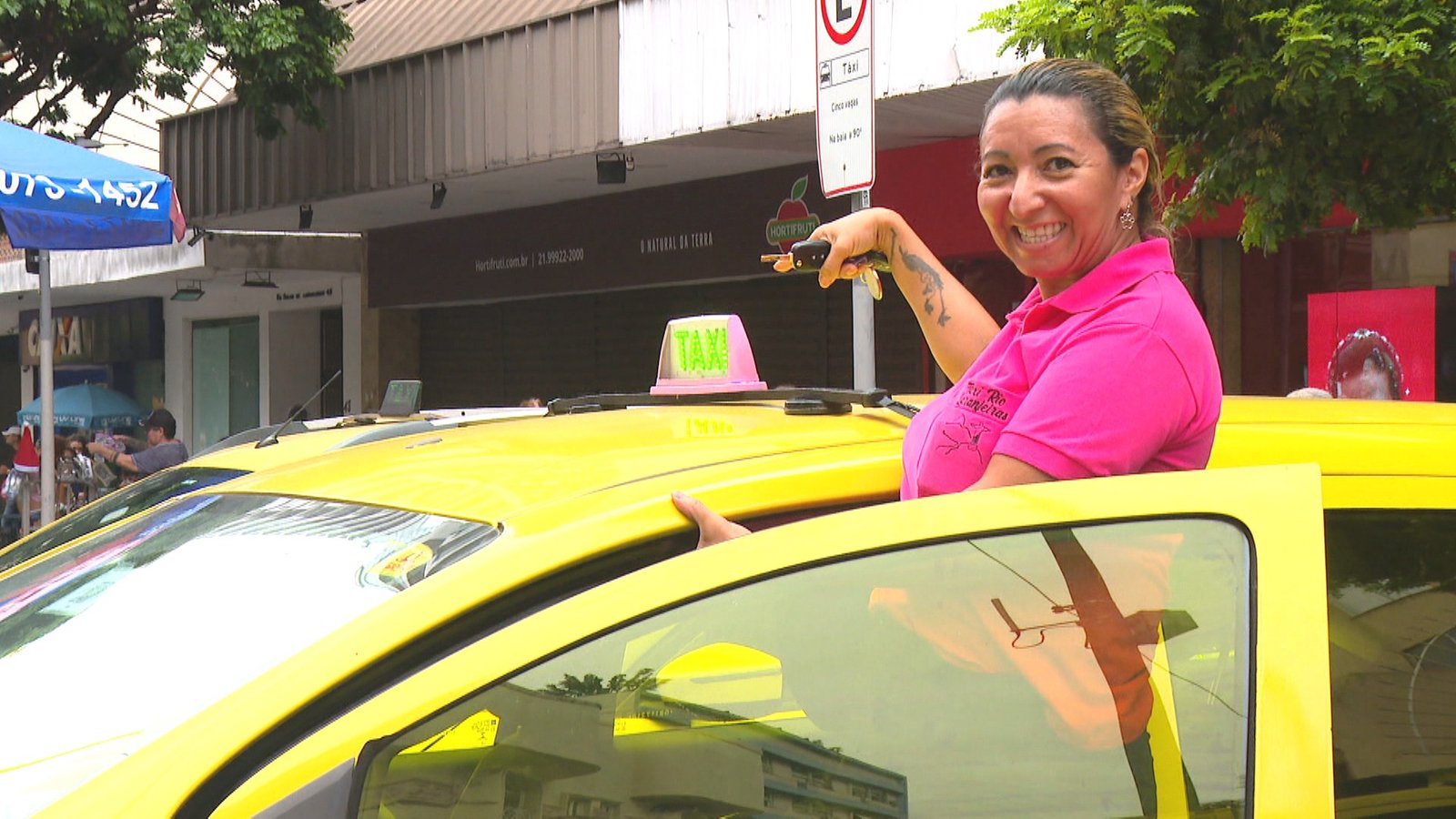 Vou de táxi… das Rosinhas! Ponto onde mulheres são maioria entre motoristas faz sucesso no Rio