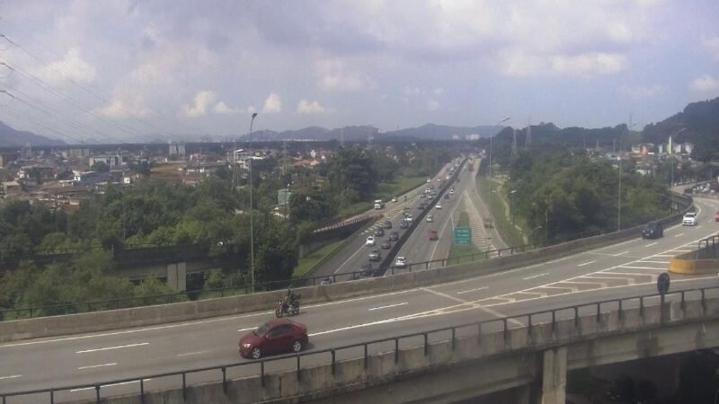 Estradas ficam congestionadas na volta do feriadão de Páscoa em direção a SP