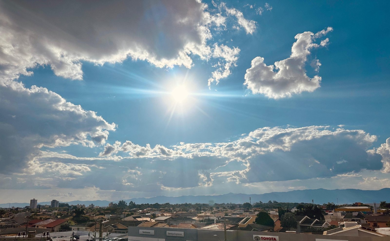 Calor e pouca chance de chuva: como será o tempo na região no último fim de semana de abril
