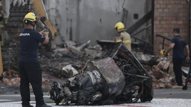 Avião que caiu no litoral do RS não tinha caixa-preta, diz polícia; saiba como vai funcionar a investigação