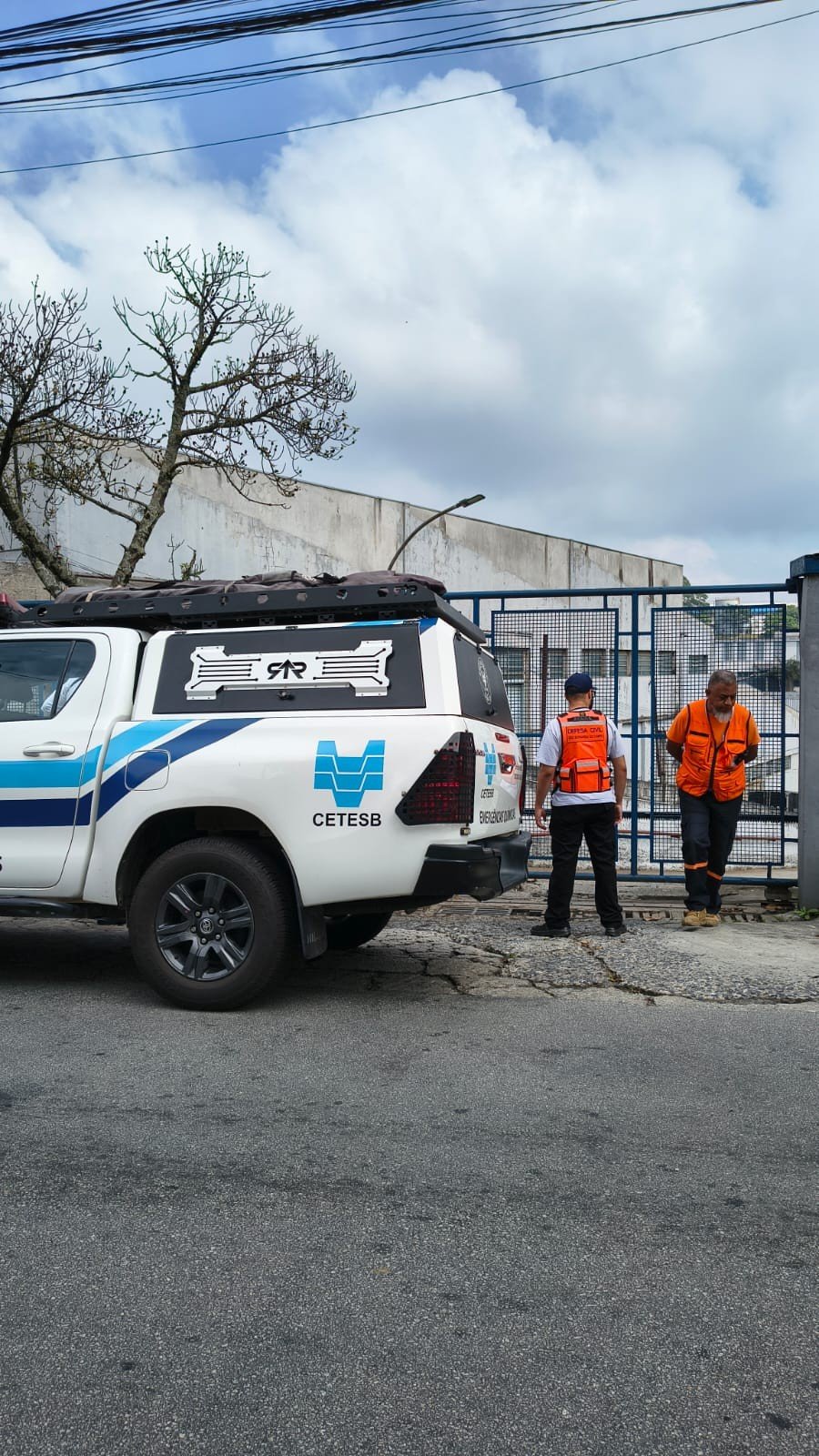 Vazamento de produto químico atinge córrego e provoca cheiro forte em São Bernardo do Campo