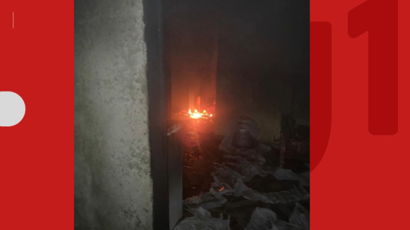 Homem é preso suspeito de tentar matar companheira e enteada e atear fogo em casa na Bahia