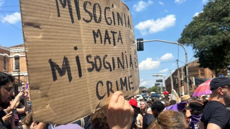 A lei contra a misoginia: os embates no Congresso e nas redes sociais – O Assunto #1695