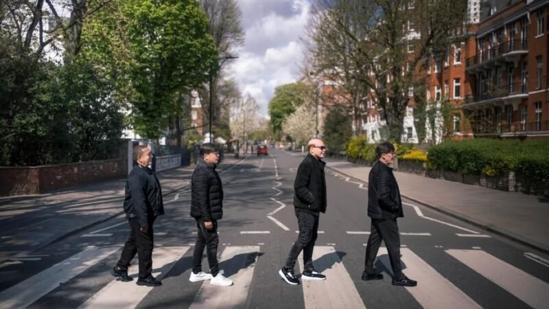 Banda Grafith recria foto icônica dos Beatles durante viagem pela Europa; veja