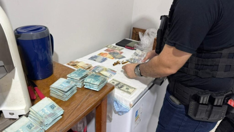 Polícia analisa celulares de suspeitos em investigação de desvio de medicamentos no AC