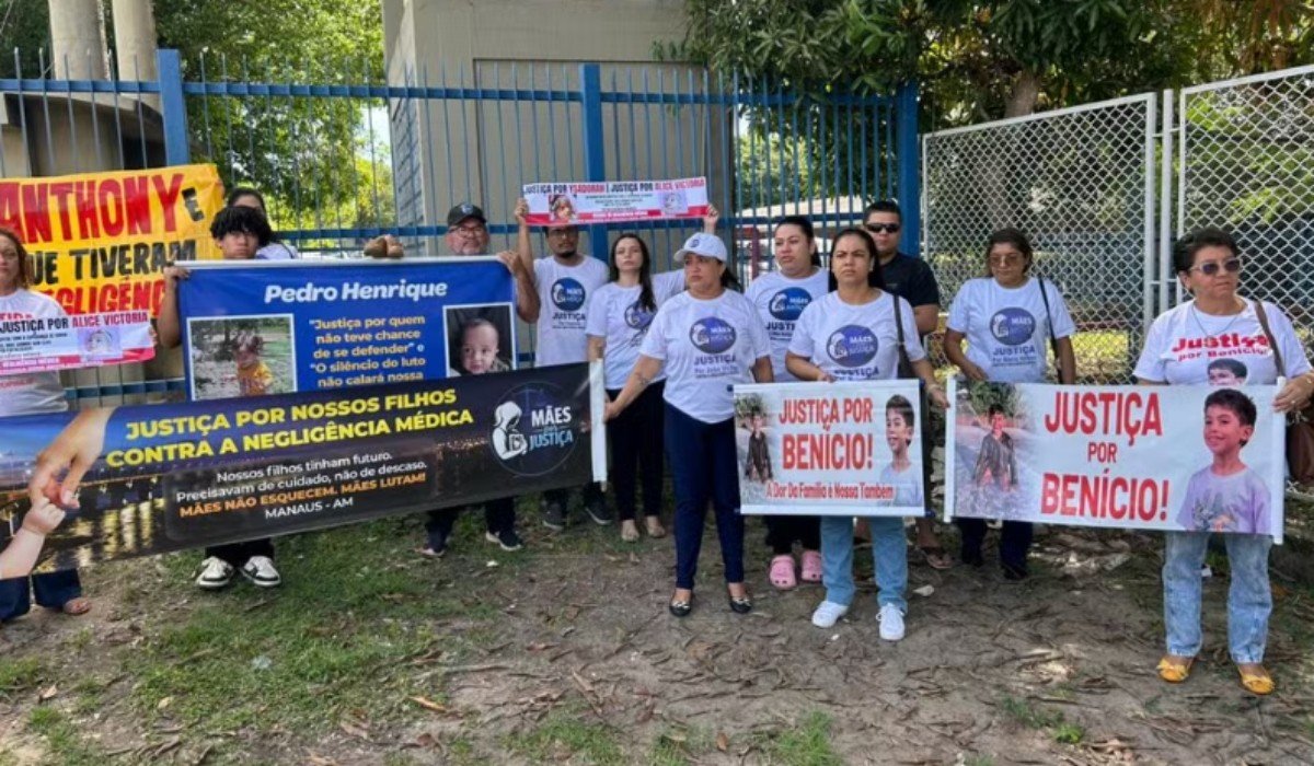 Protesto cobra responsabilização por mortes de crianças em hospitais públicos e particulares no AM