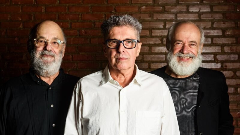 Jaques Morelenbaum, Marcelo Costa e Carlos Malta incluem Edu Lobo e Tom Jobim no trilho do álbum ‘Trem de Três’