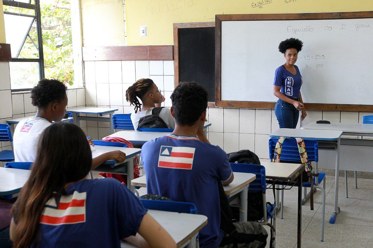 Governo da Bahia lança edital com 46 mil vagas de monitoria para o Programa Mais Estudo