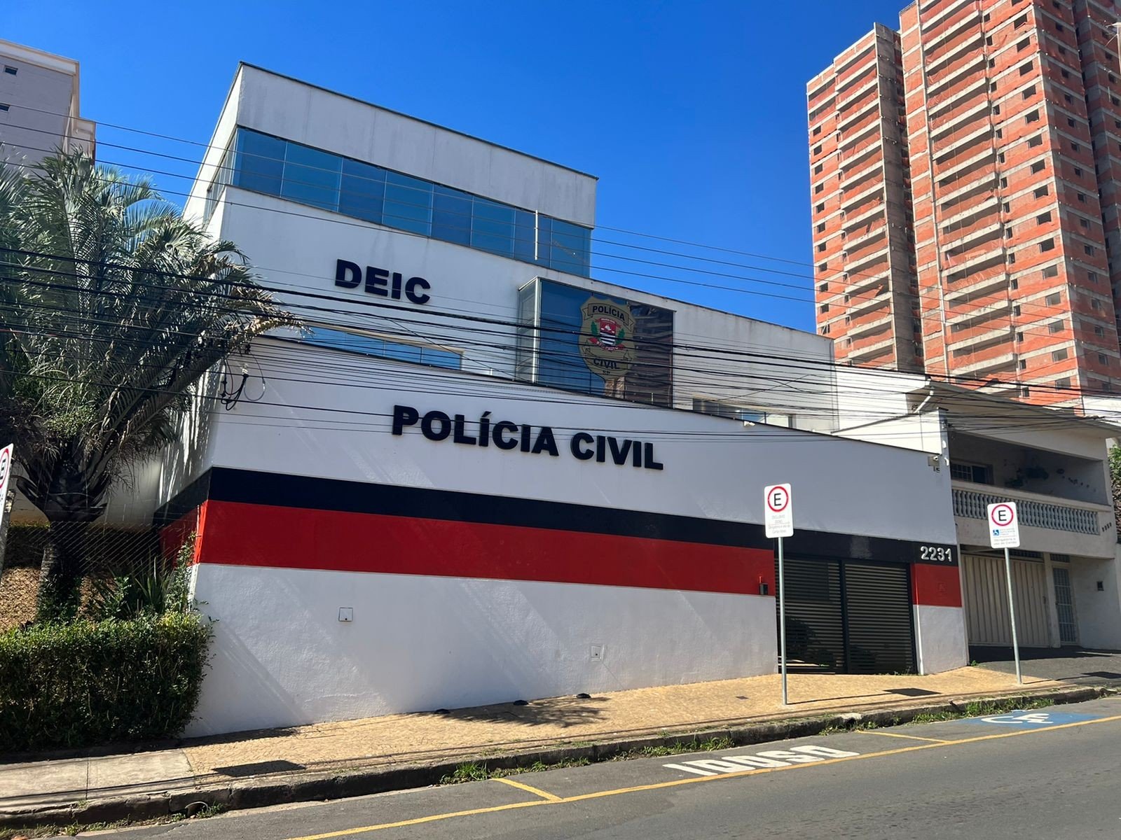 Jovem é preso durante velório por matar e decepar dedo da mãe para acessar celular no interior de SP