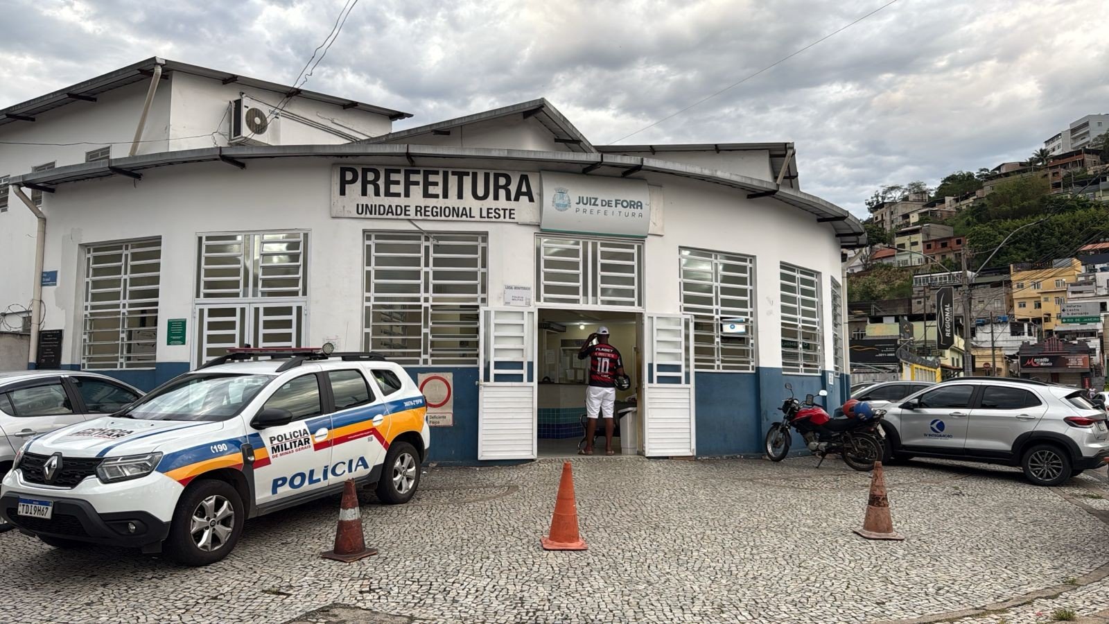 Mulher internada em estado grave por suspeita de envenenamento é transferida; filha de 6 anos morreu