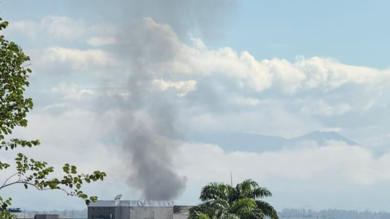 Incêndio atinge ponto de entrega de materiais recicláveis em Aparecida