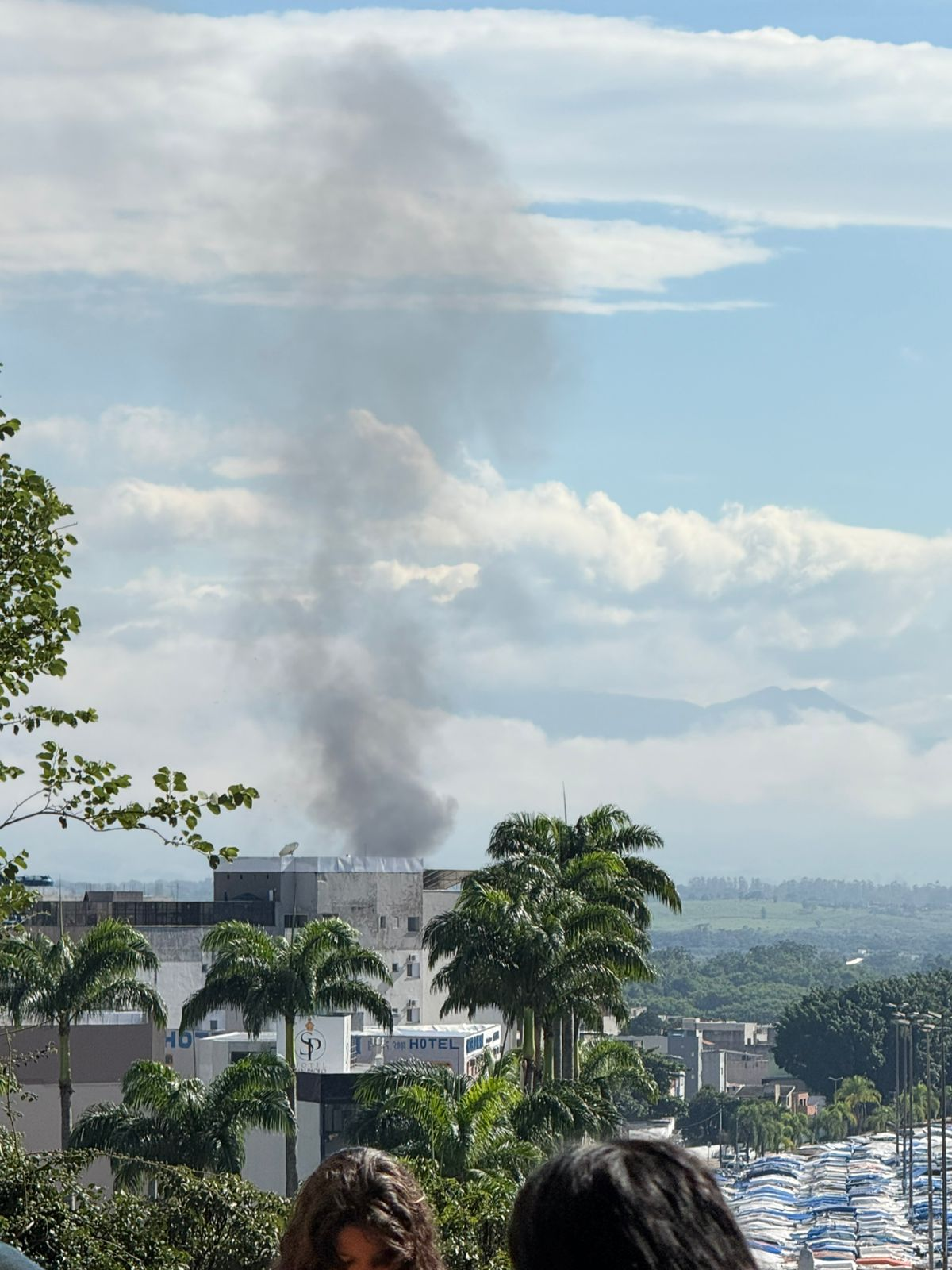 Incêndio atinge ponto de entrega de materiais recicláveis em Aparecida