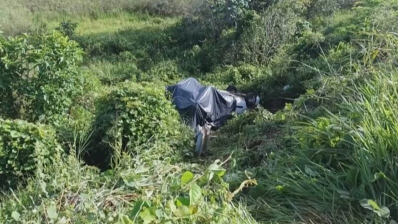 Homem morre e seis pessoas ficam feridas após carro capotar em estrada no sul da Bahia