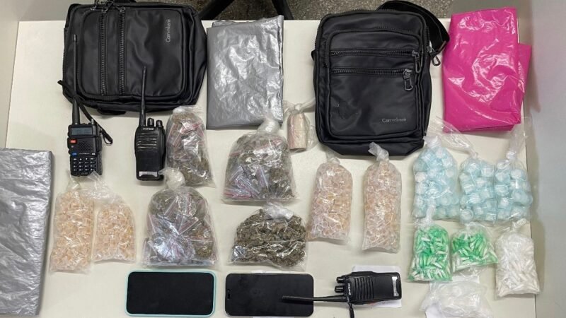 Cinco homens são presos suspeitos de tráfico de drogas em Salvador