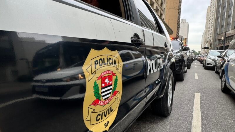 Operação prende 4 policiais civis acusados de exigir R$ 1 milhão para não forjar flagrante para prender homem