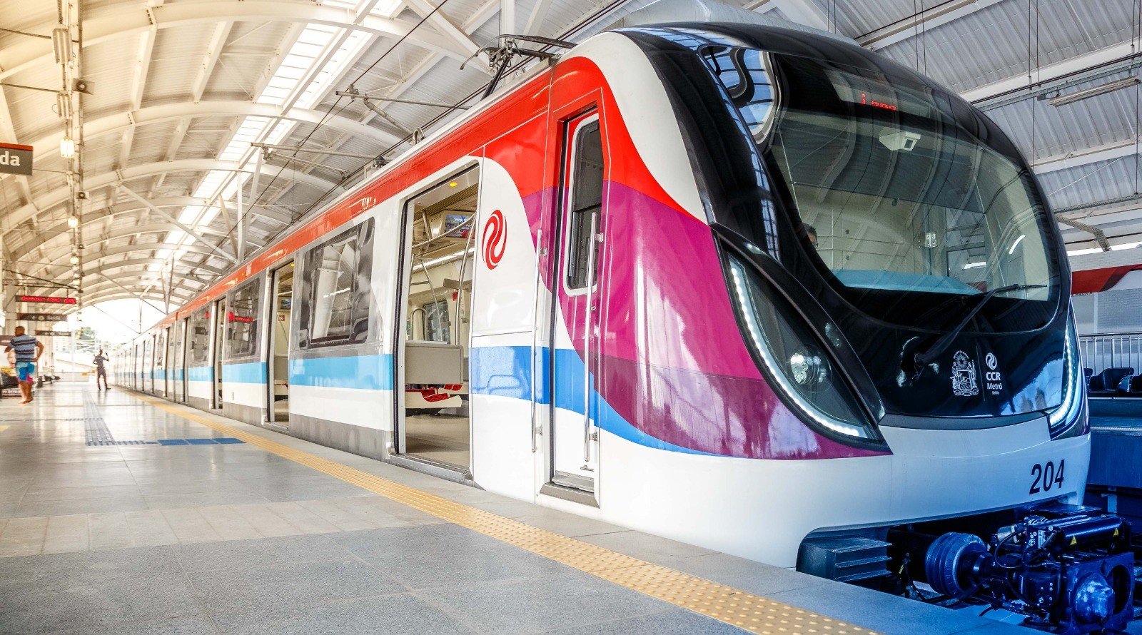 Metrô Bahia abre 40 vagas para agente de atendimento e segurança; metade das oportunidades é exclusiva para mulheres