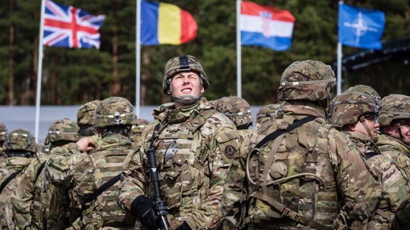 EUA planejam corte drástico em caças e navios de guerra para operações da OTAN na Europa, diz jornal
