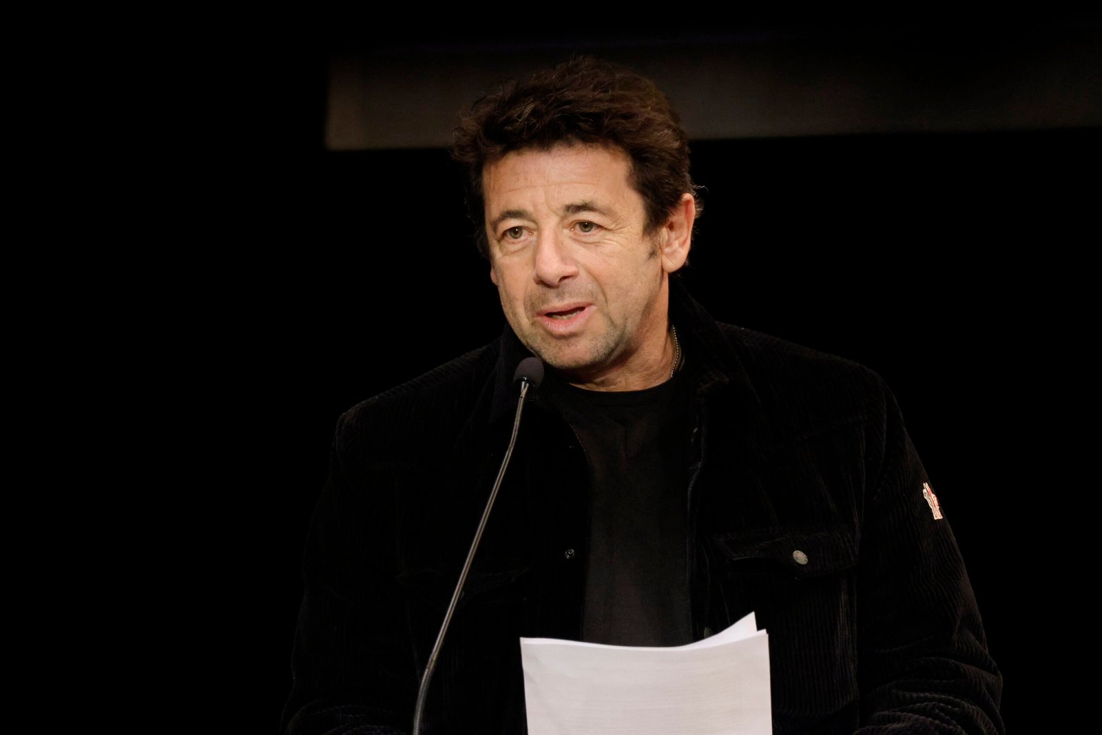 Cantor e ator francês Patrick Bruel tem prisão preventiva solicitada após série de denúncias de abuso sexual