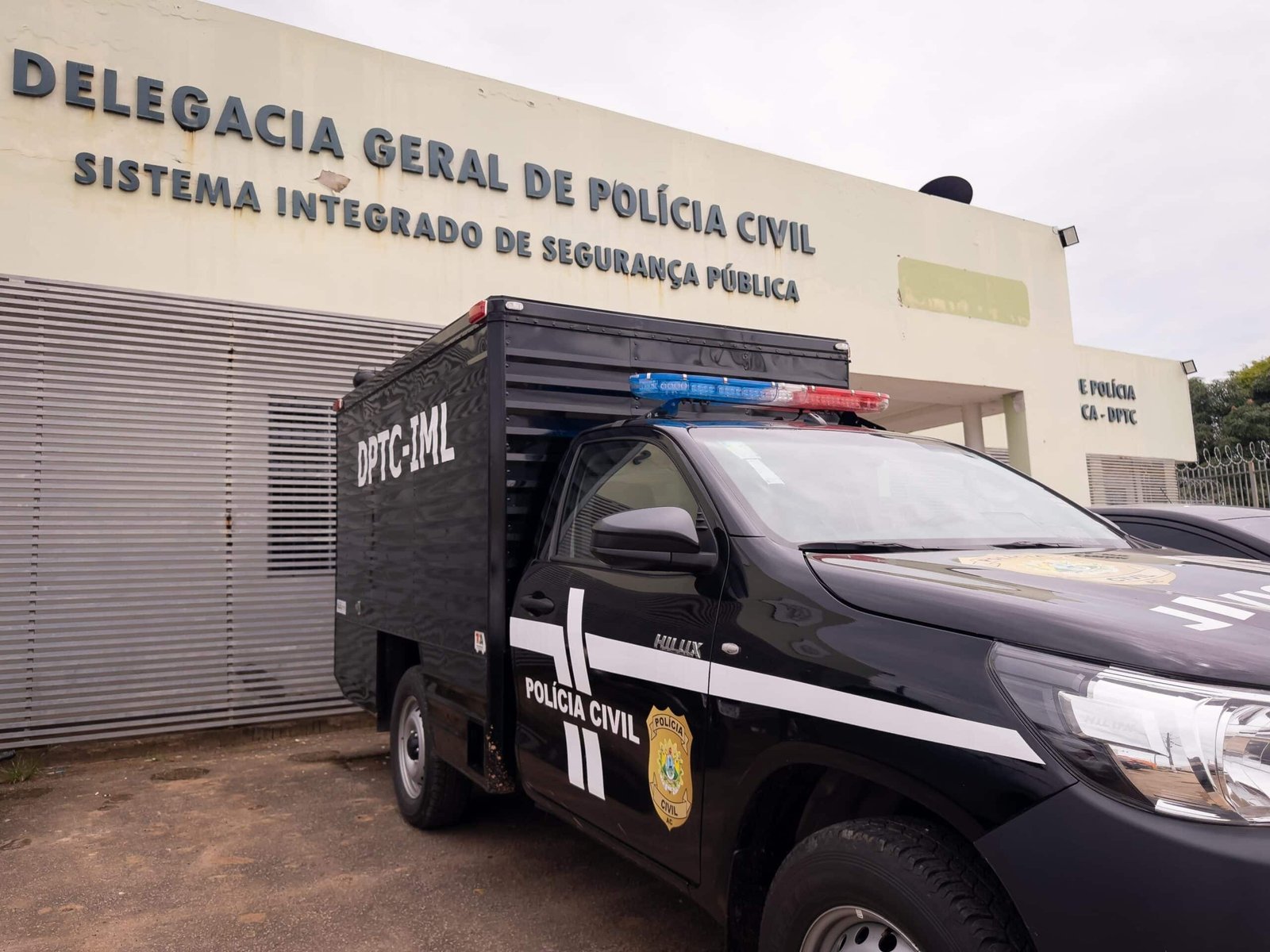 Suspeito de matar o próprio irmão a facadas durante bebedeira segue preso após audiência