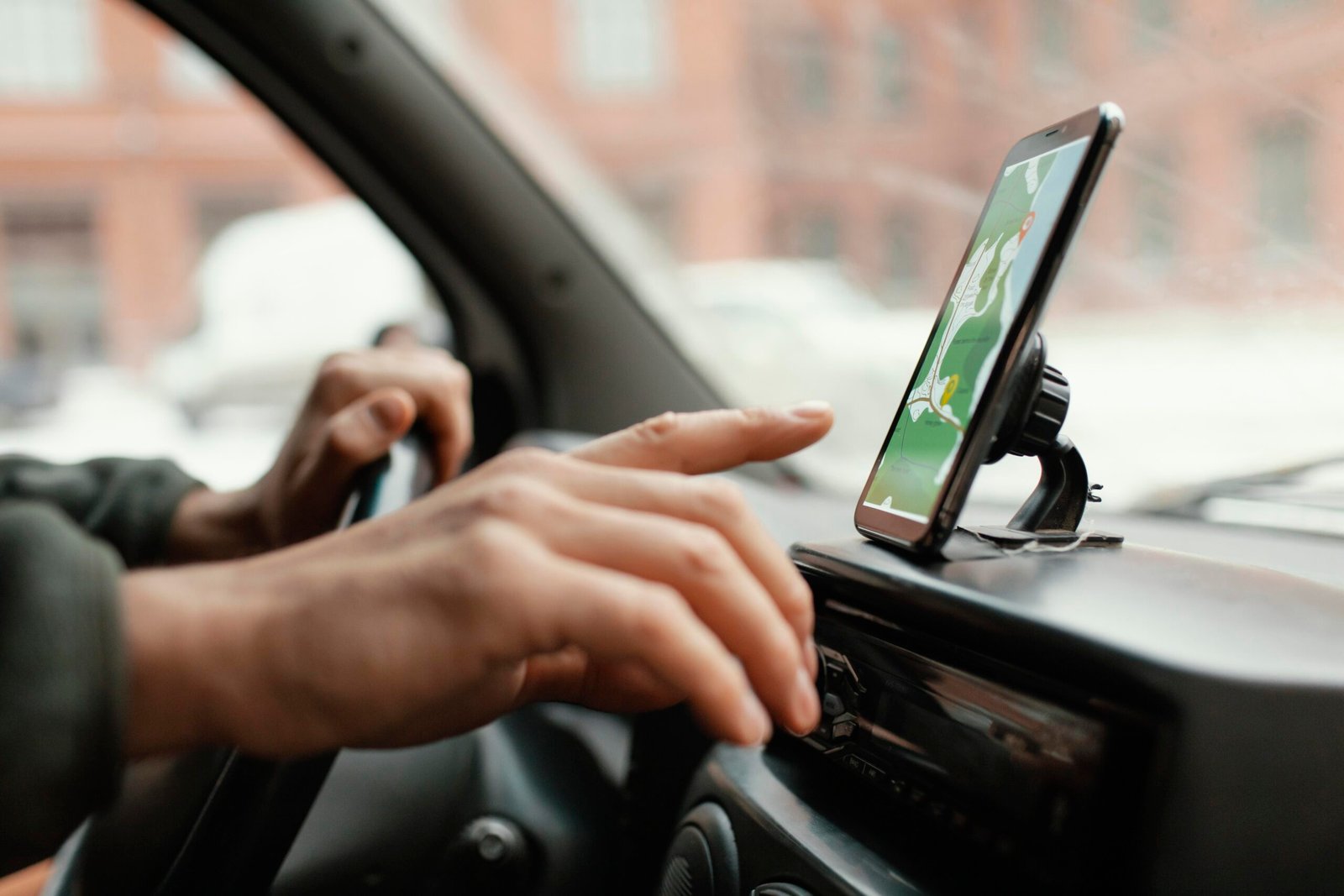 Vai pegar a BR-381? Um ajuste no celular pode garantir sinal durante toda a viagem entre Governador Valadares e BH