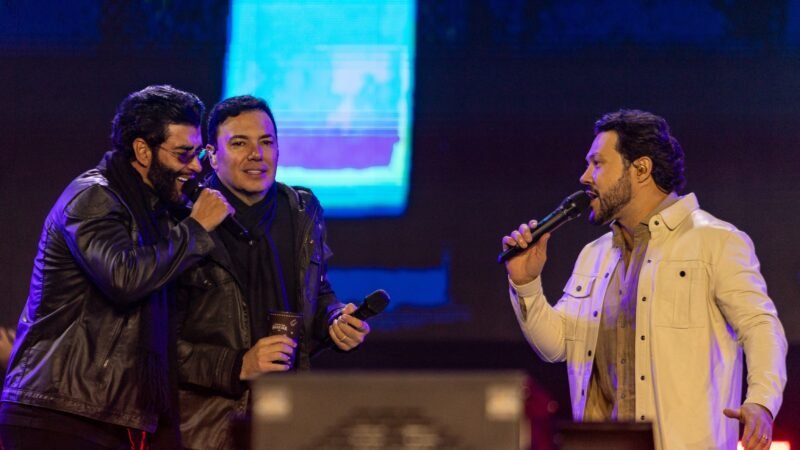 João Bosco e Vinícius recebem Gusttavo Lima e palco literalmente pega fogo em Americana