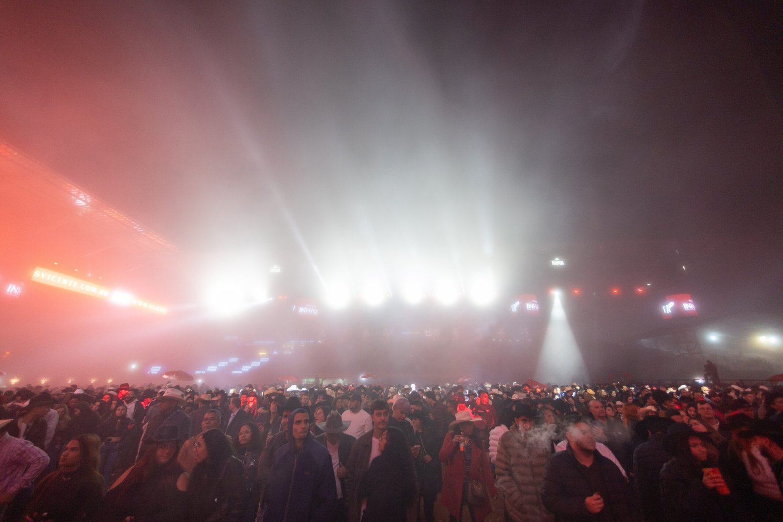Com ‘voo’, gravações ao vivo e neblina, 3ª noite de Americana tem Gusttavo Lima como destaque