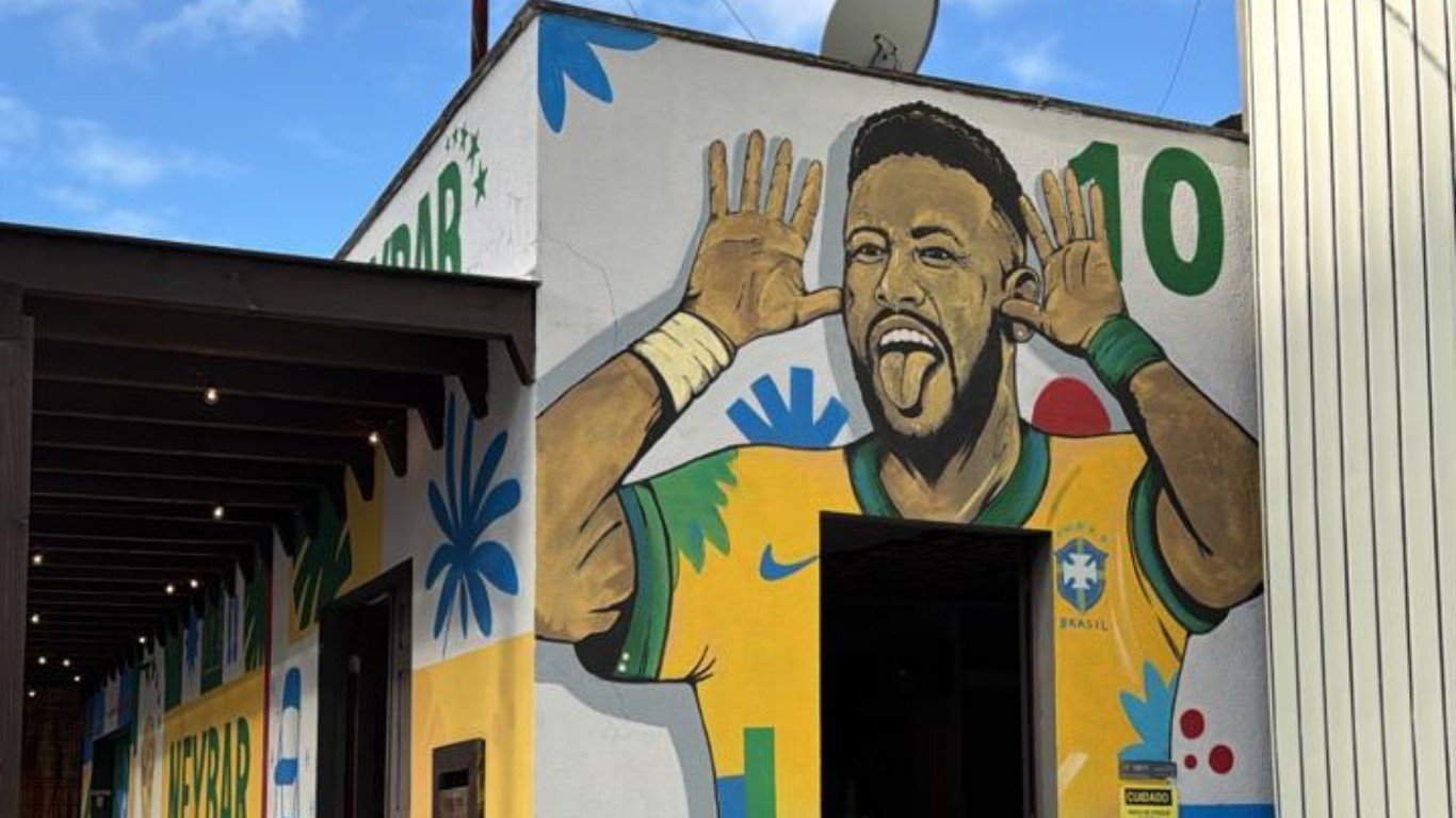 ‘Neybar’: bar leva nome de Neymar e abre com expectativa de transmitir o hexa em Criciúma