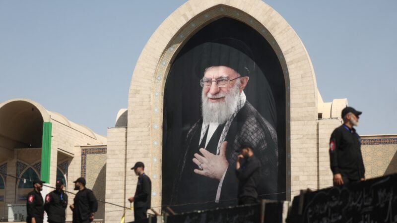 Como o Irã preservou o corpo de Ali Khamenei para funeral quatro meses após a morte