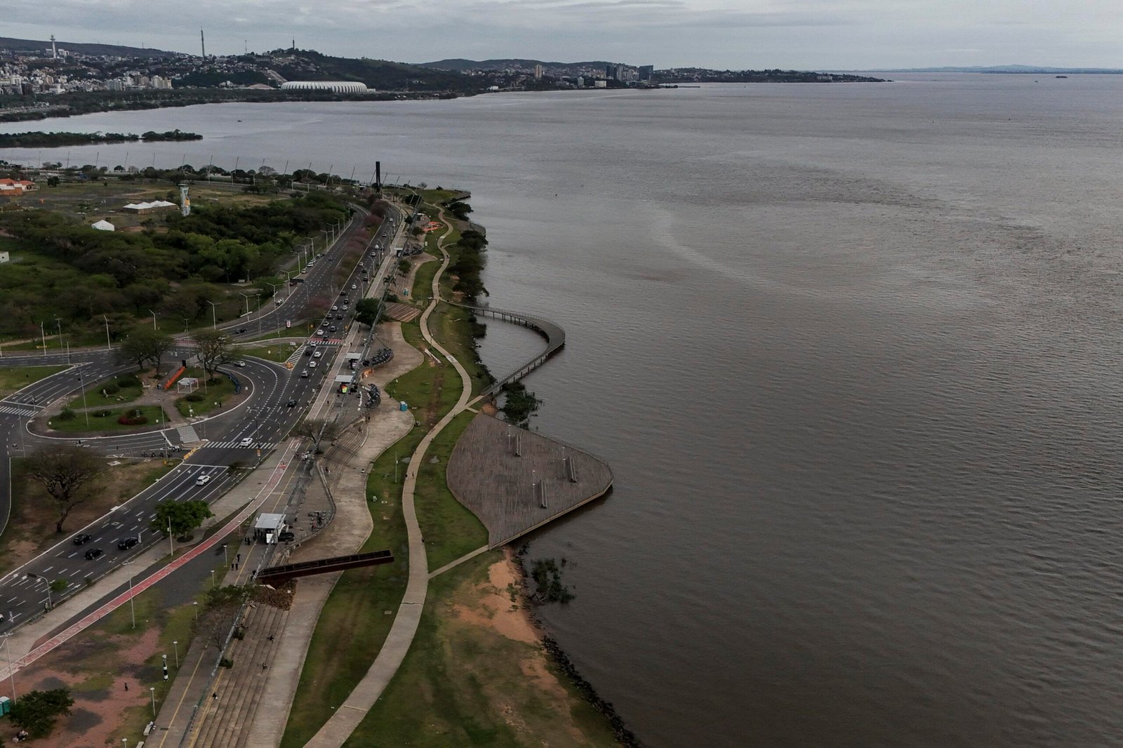 Defesa Civil de Porto Alegre emite aviso para risco de elevação do nível do Guaíba