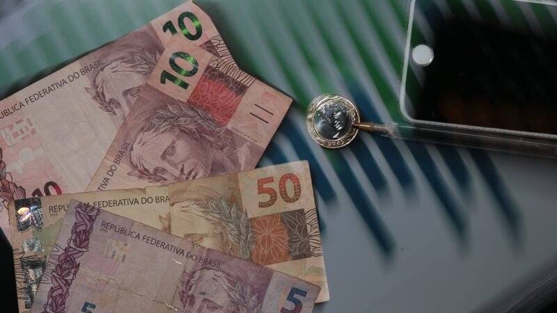 Salário maior, bolso apertado: por que o dinheiro parece desaparecer?