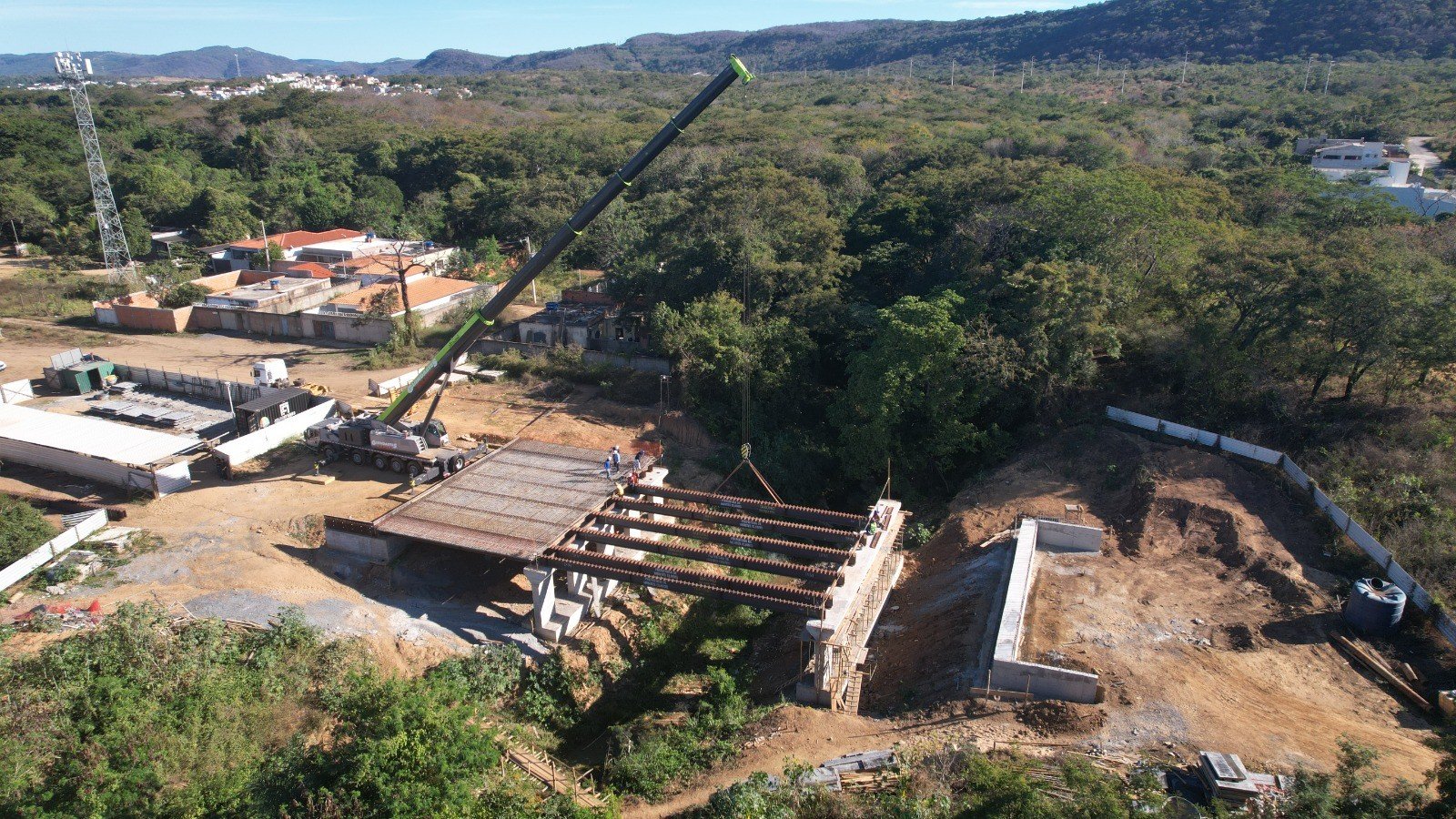 População de Montes Claros comemora construção de ponte no Augusta Mota