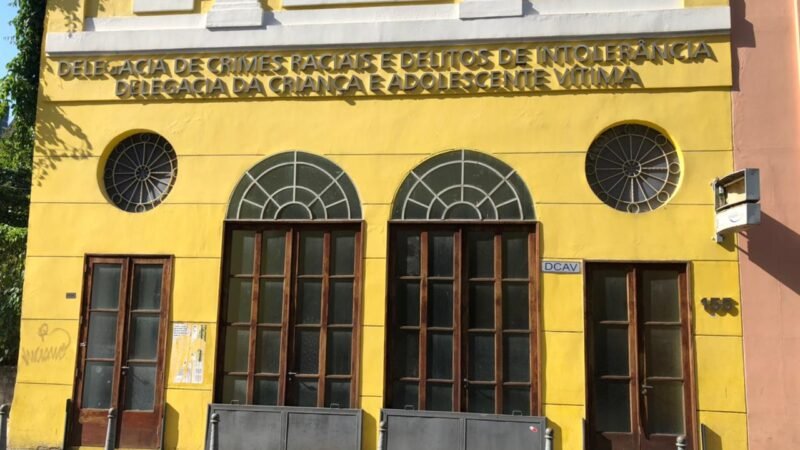 Mãe diz que filha descobriu nome em lista de categorias sexuais ao buscar nome completo na internet: ‘Incrédula’