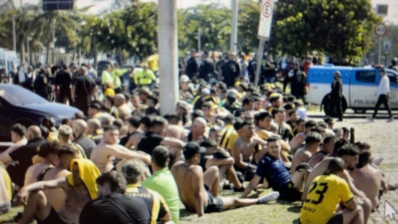 Justiça manda soltar último torcedor do Peñarol preso no Rio
