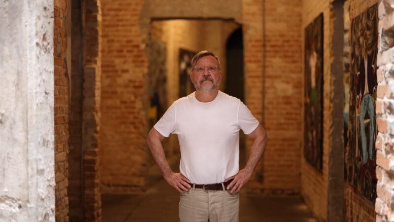 Artista plástico Alex Flemming leva exposição sobre o fim do mundo às ruínas de prédio histórico no Centro de SP