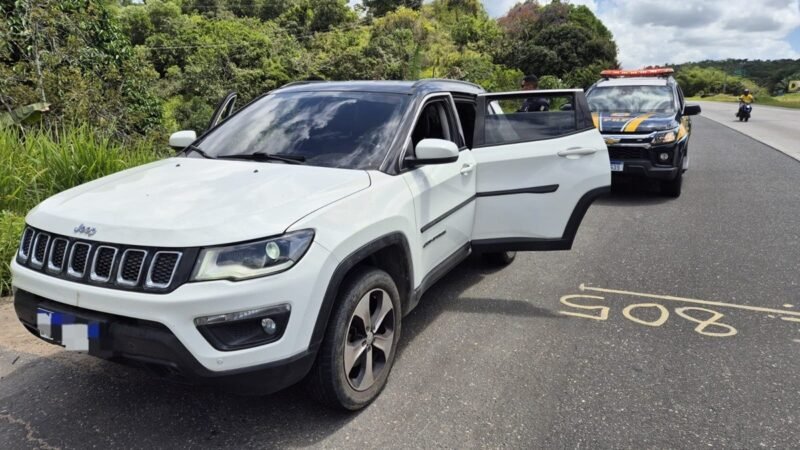 Homem é detido com carro roubado e diz que comprou veículo de R$ 114 mil com roupas