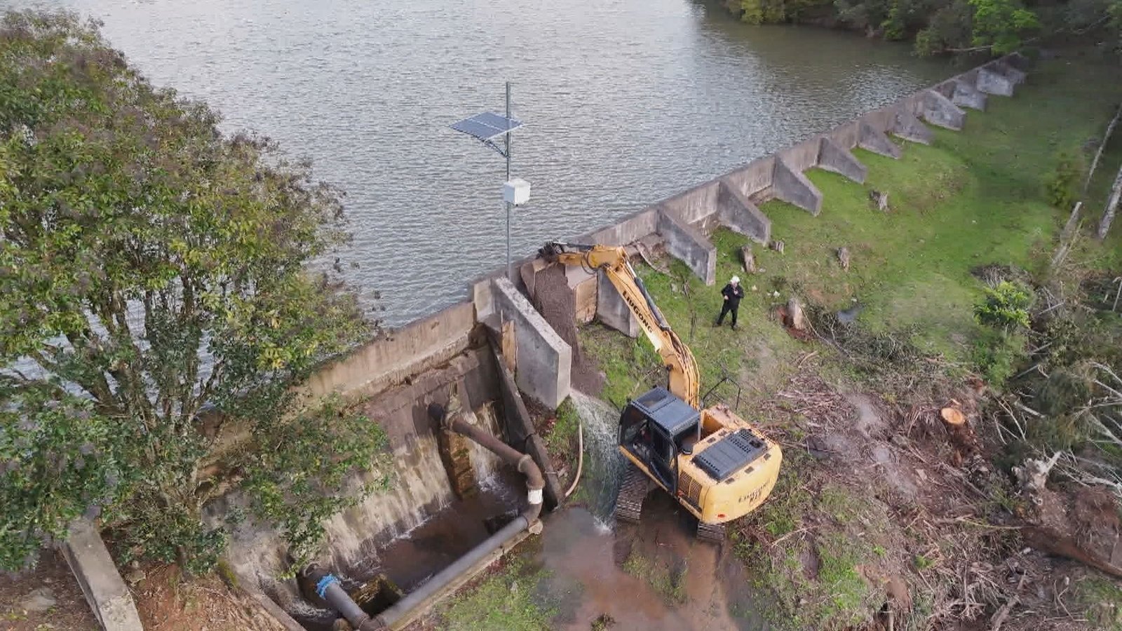 Fissuras, mergulhadores e 170 fora de casa: entenda a prevenção contra rompimento de barragem no RS