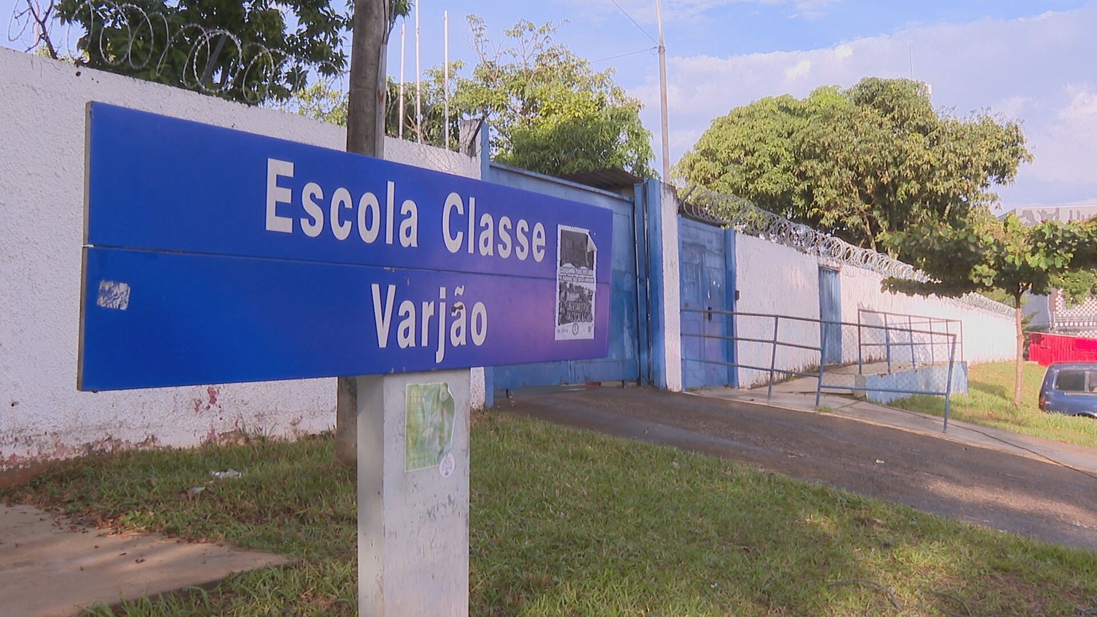 Educação do DF manda servidores temporários submeterem qualquer atestado à perícia; sindicato critica