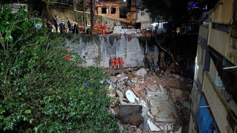 VÍDEO: Prédio desaba no Morro do Cantagalo, na Zona Sul do Rio