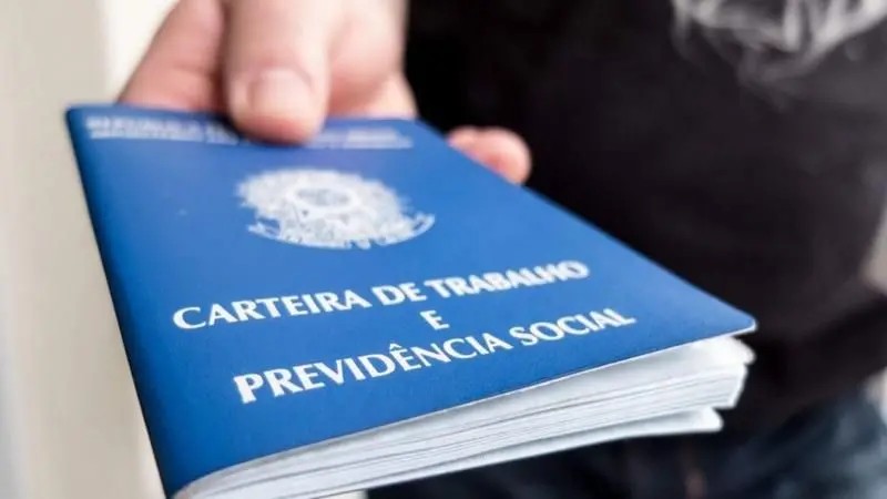 As propostas de Lula e Flávio Bolsonaro sobre CLT e relações trabalhistas