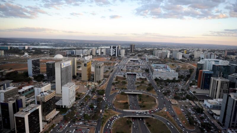Dia do Servidor Público e Finados: veja o que abre e o que fecha no DF neste feriadão