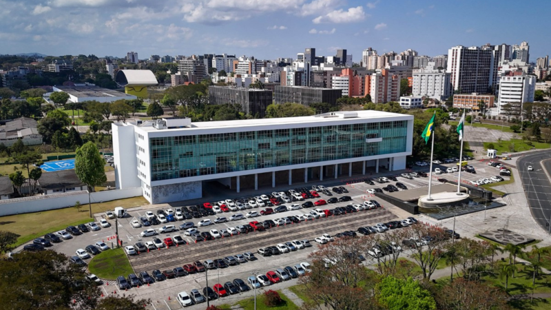 Abre e fecha: confira o funcionamento dos serviços estaduais no feriado de 12 de outubro, no Paraná