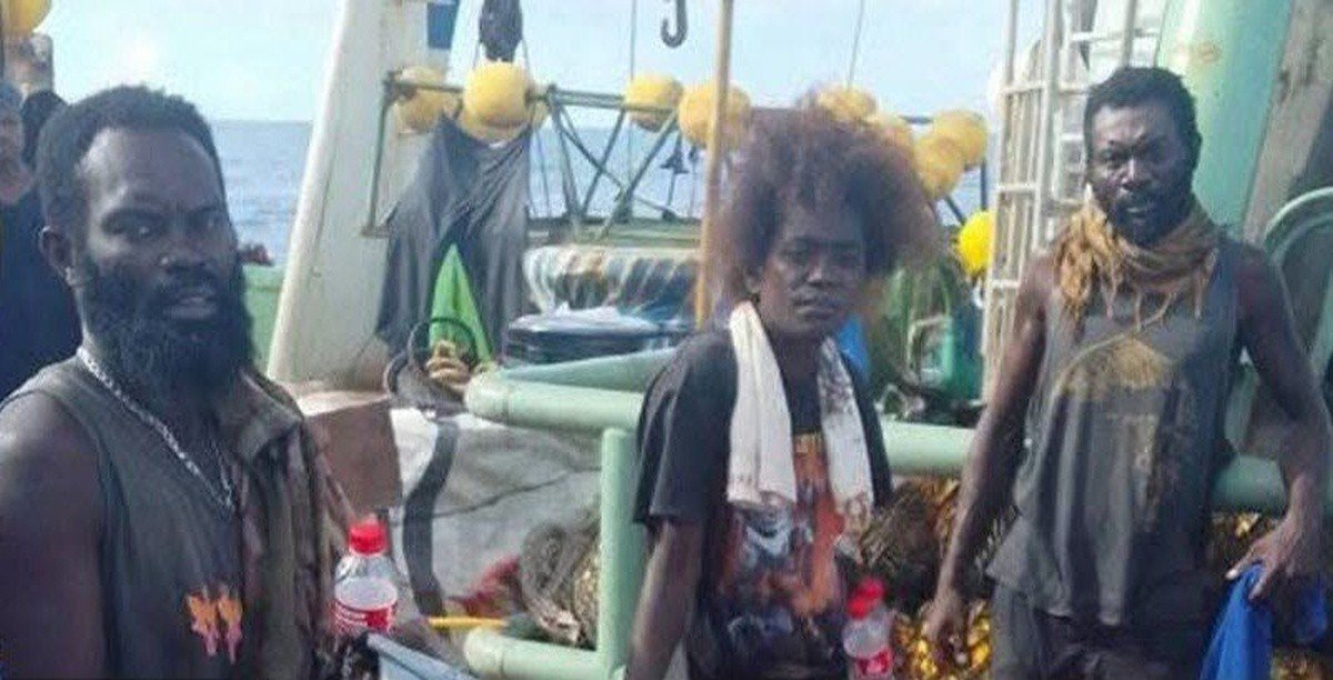 Três pessoas são resgatadas após passarem 70 dias à deriva no Pacífico depois de barco ficar sem combustível