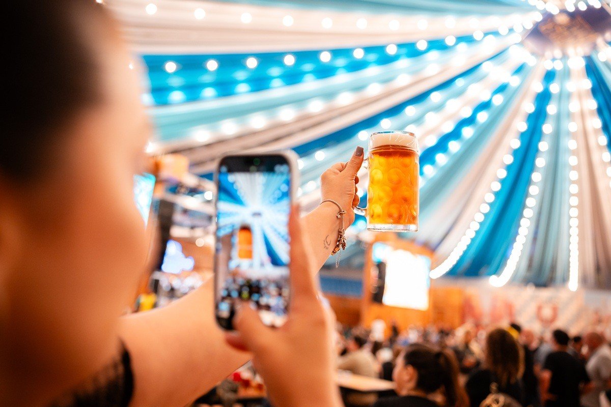 Oktoberfest Blumenau bate recorde histórico de público em um único dia; veja detalhes da festa