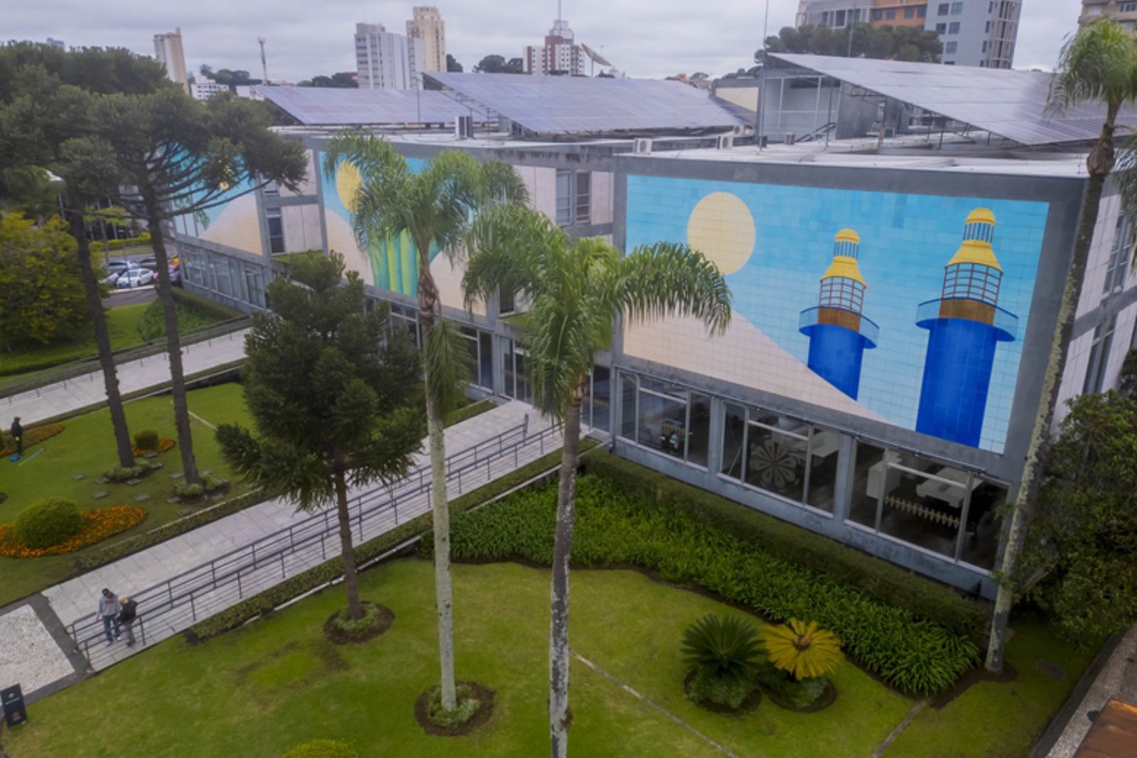 Ponto facultativo do Dia do Servidor Público é transferido para sexta-feira (30) em Curitiba; veja o que abre e fecha