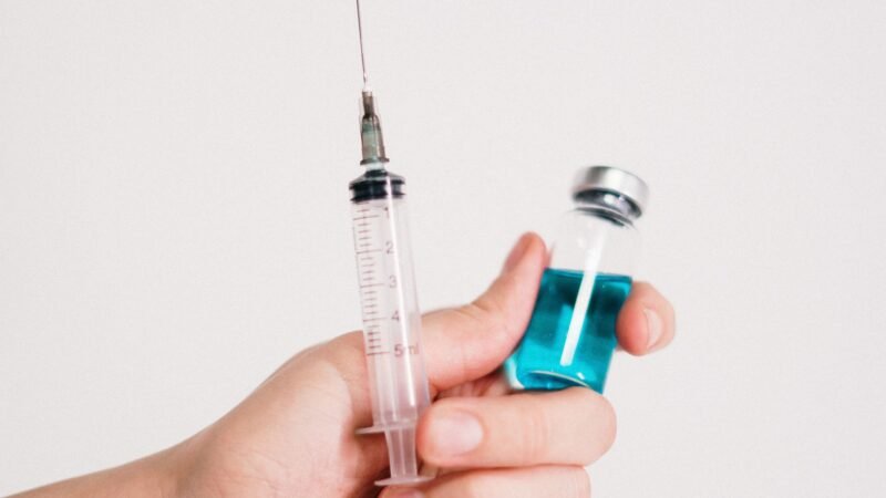 Estudo no Brasil testa tratamento injetável inédito contra HIV a cada 4 meses; ativista recebeu primeiras doses no país